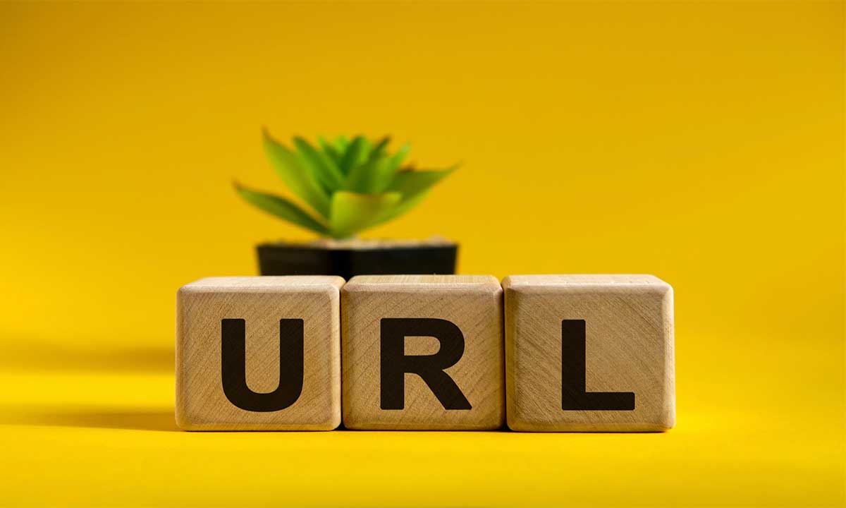 URL on wooden cubes